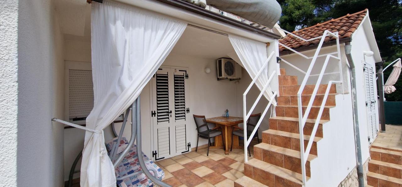 Apartmani Dutkovic Vrboska Exterior foto