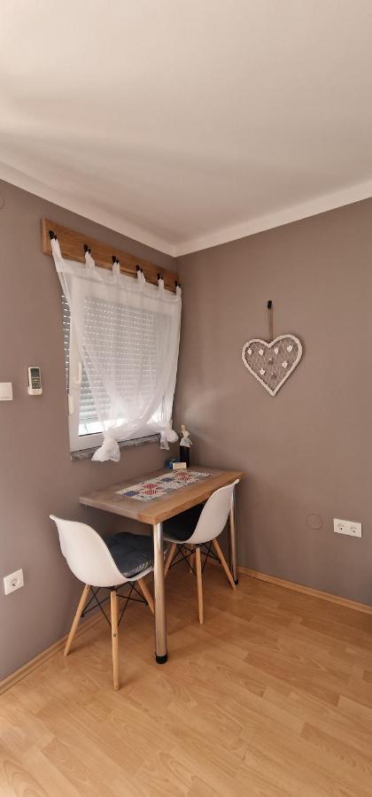 Apartmani Dutkovic Vrboska Exterior foto