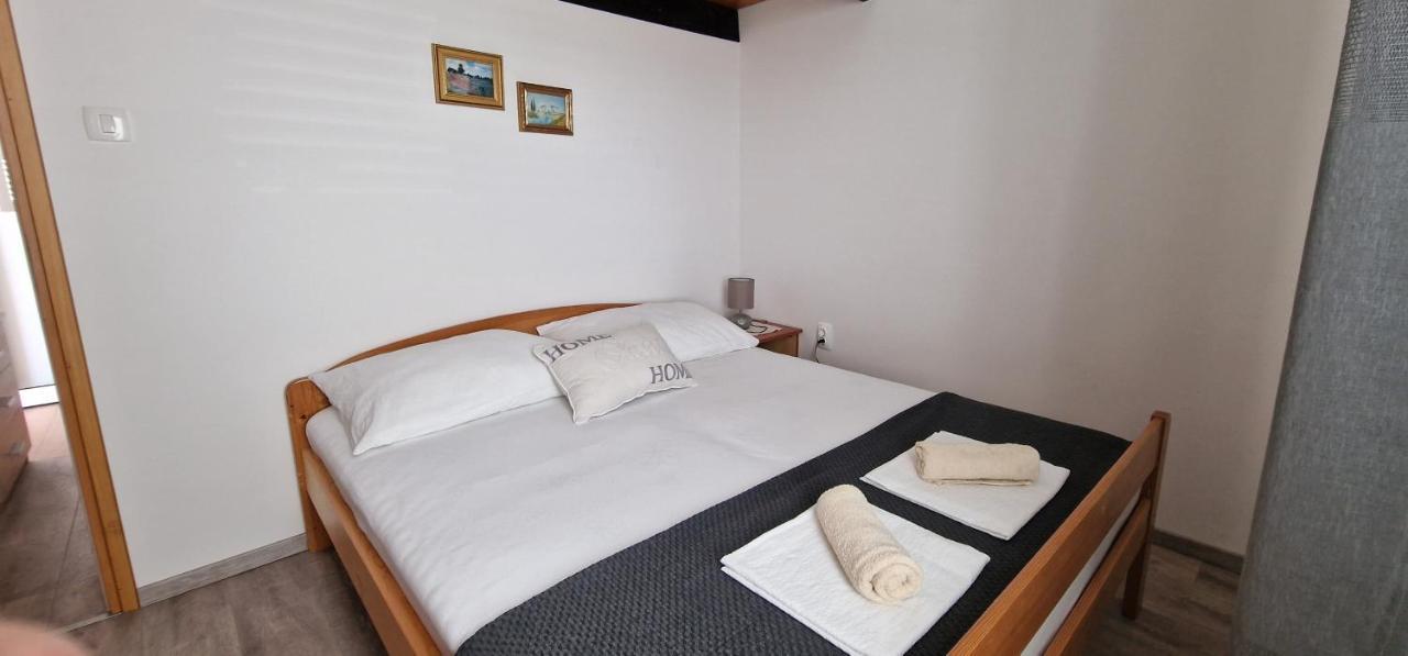 Apartmani Dutkovic Vrboska Exterior foto