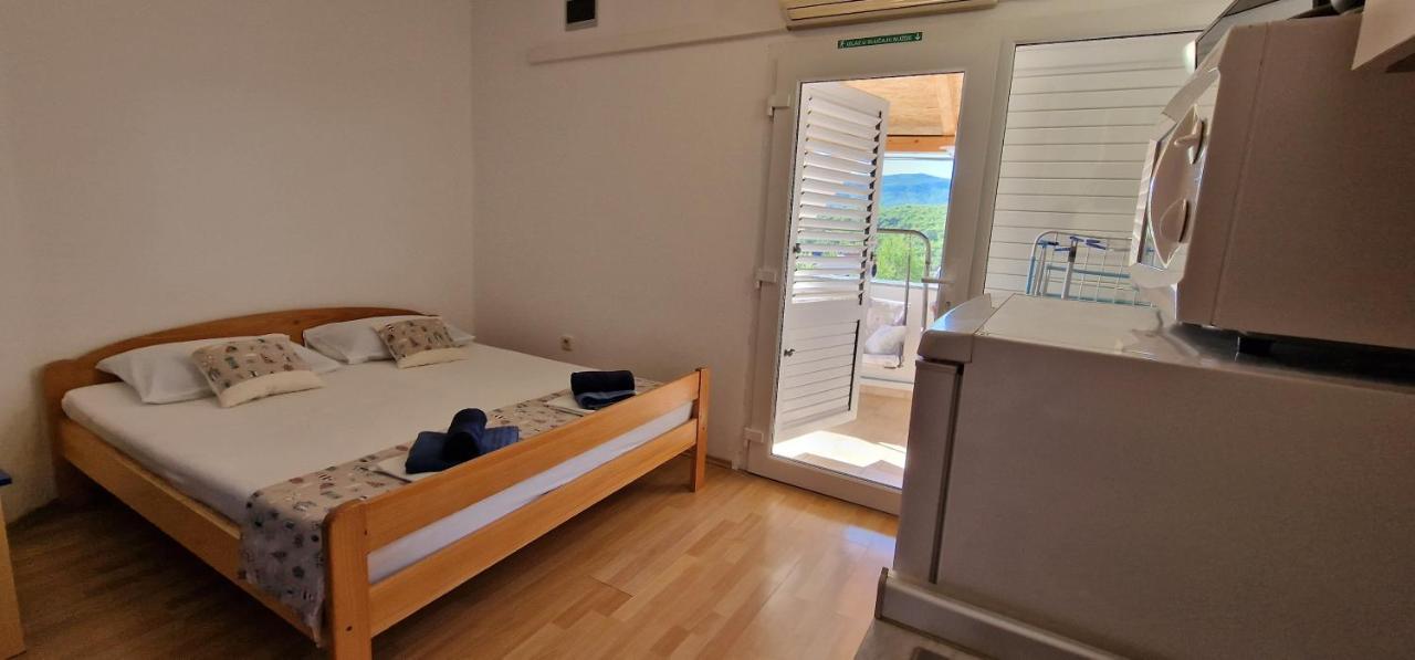 Apartmani Dutkovic Vrboska Exterior foto