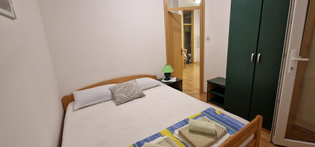 Apartmani Dutkovic Vrboska Exterior foto