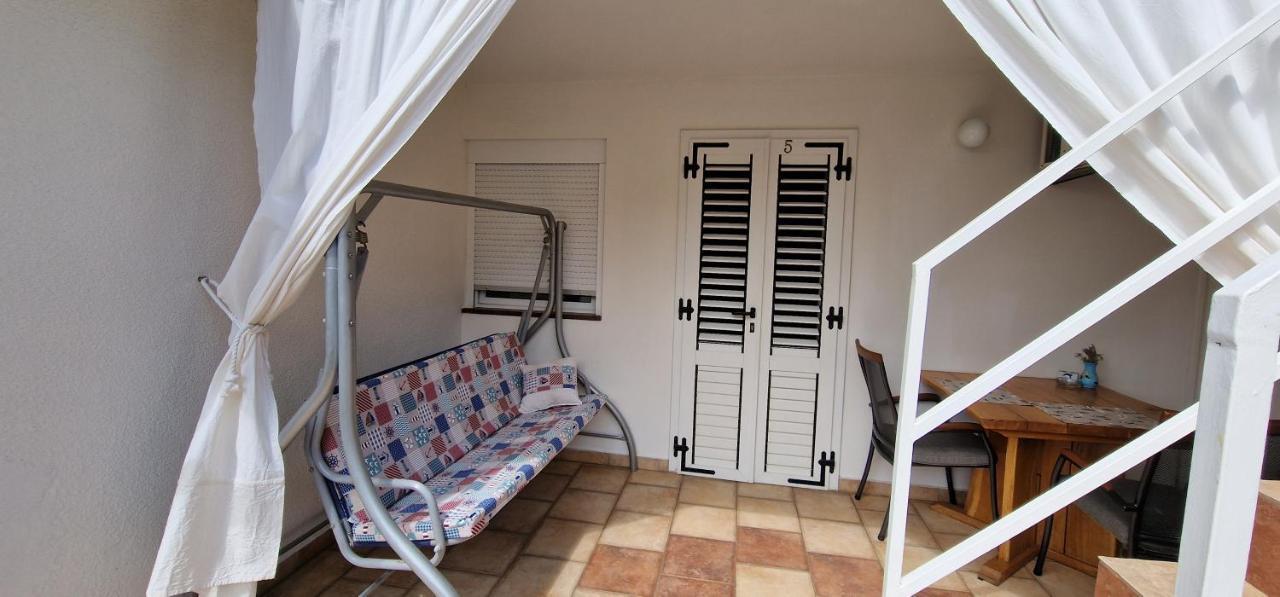 Apartmani Dutkovic Vrboska Exterior foto