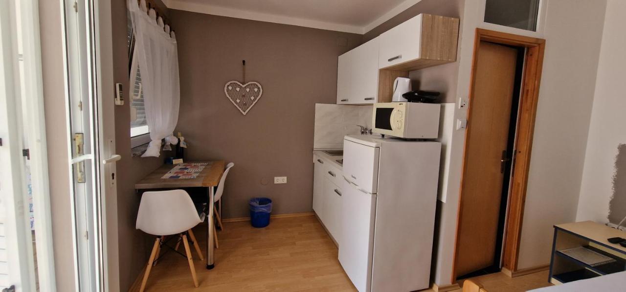 Apartmani Dutkovic Vrboska Exterior foto