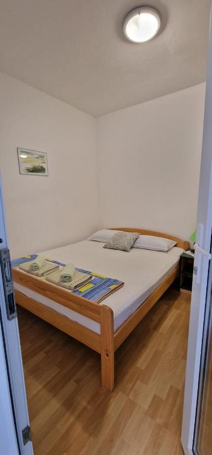 Apartmani Dutkovic Vrboska Exterior foto