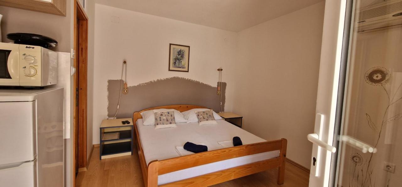 Apartmani Dutkovic Vrboska Exterior foto