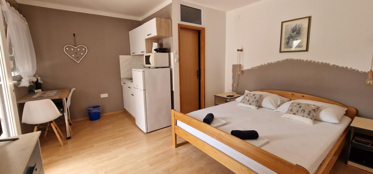 Apartmani Dutkovic Vrboska Exterior foto