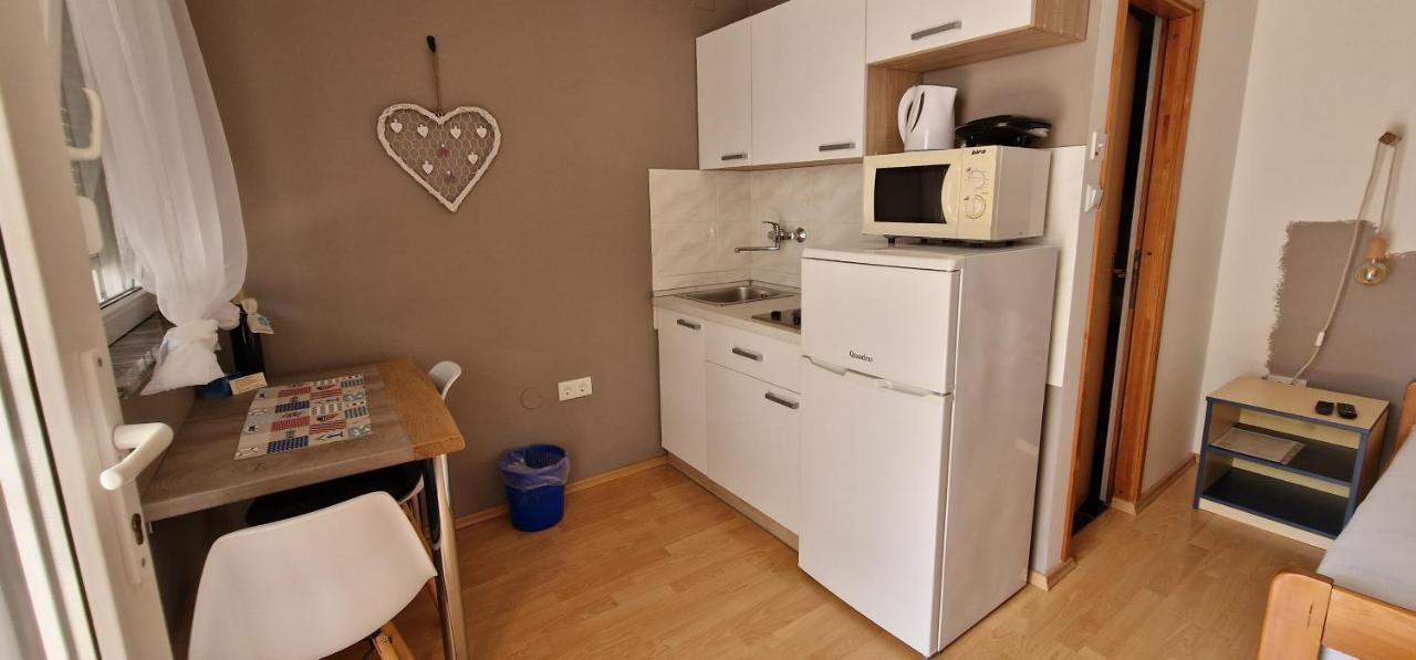 Apartmani Dutkovic Vrboska Exterior foto