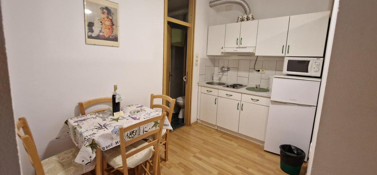 Apartmani Dutkovic Vrboska Exterior foto