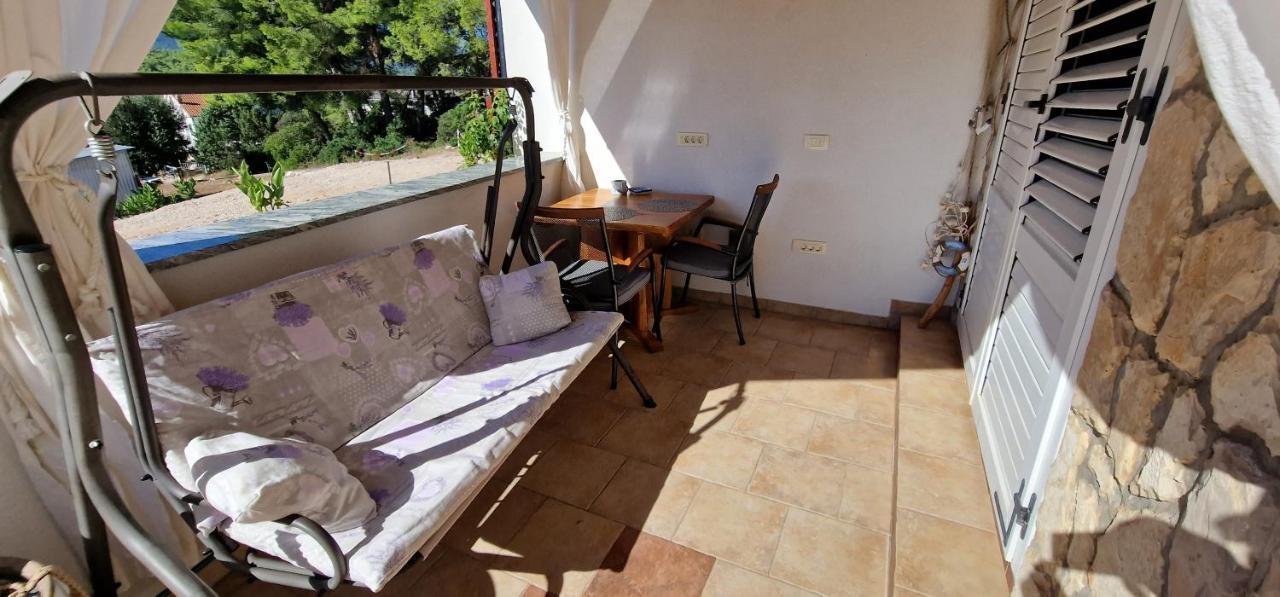 Apartmani Dutkovic Vrboska Exterior foto