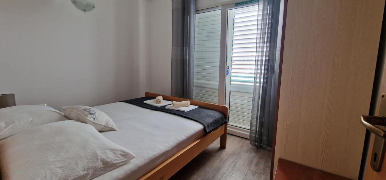 Apartmani Dutkovic Vrboska Exterior foto