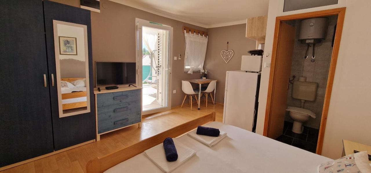 Apartmani Dutkovic Vrboska Exterior foto
